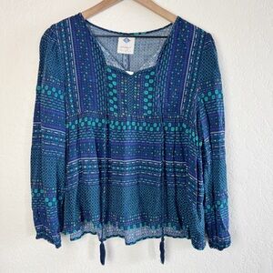 Sadie Robertson | Blue and Green Blouse